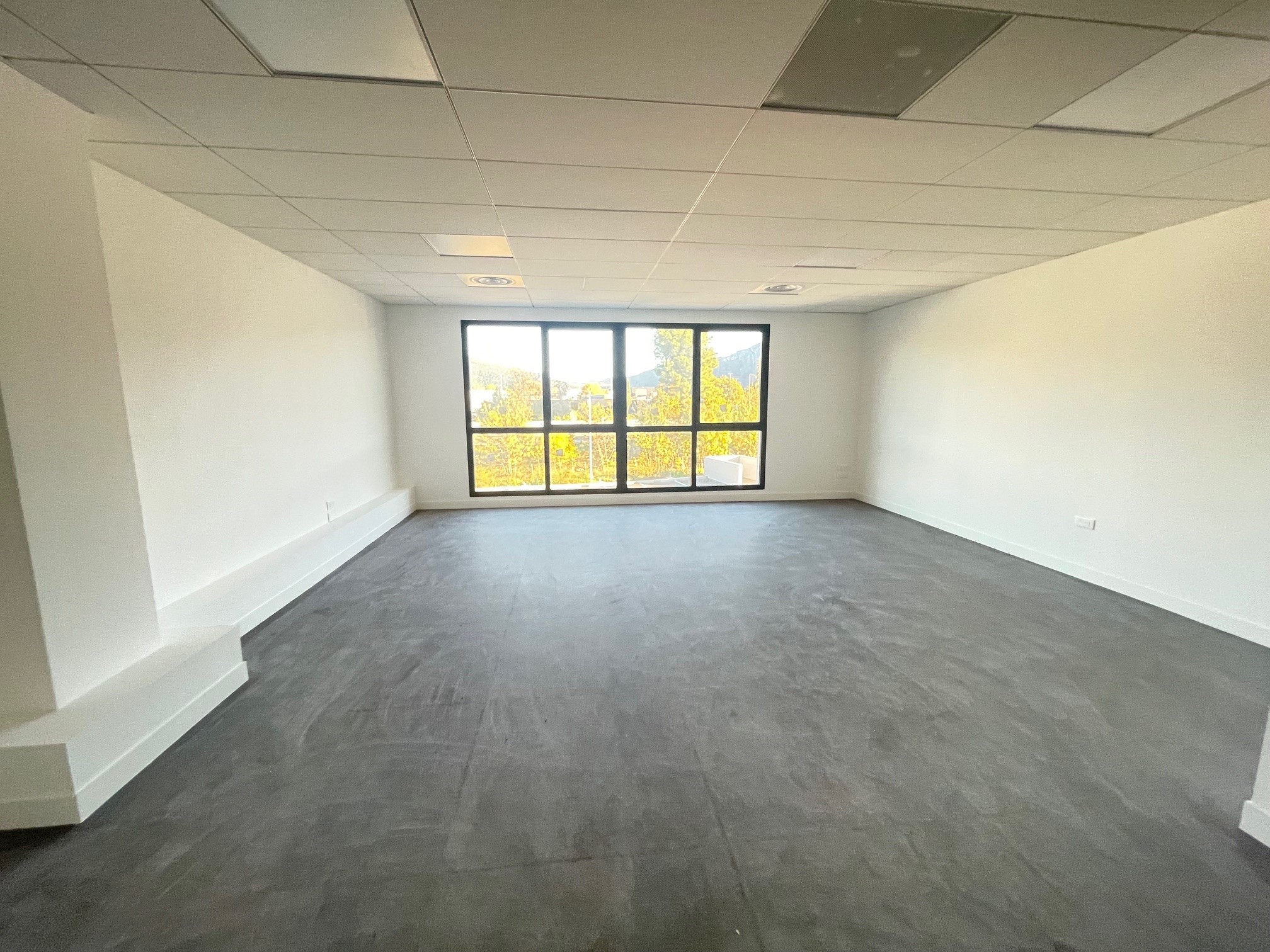 Location bureaux neufs 58m² - AUBAGNE 13400